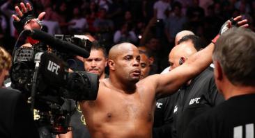 Кормье назвал чемпионов UFC, у которых невозможно отобрать титул