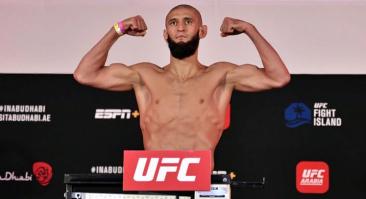 Хамзат Чимаев признался, что его мать просит завершить карьеру в UFC