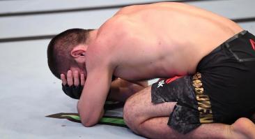 Кормье: «UFC нужно чем-то вдохновить Хабиба, чтобы он вернулся к боям»