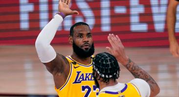 Леброн Джеймс первым в истории трижды признан спортсменом года по версии Sports Illustrated