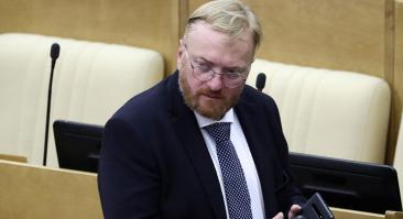 Депутат Милонов: «Некоторым футболистам так много платят, что золото, которое с них свисает, мешает бегать»