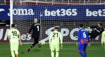 Голкипер «Эйбара» забил гол в ворота мадридского «Атлетико»