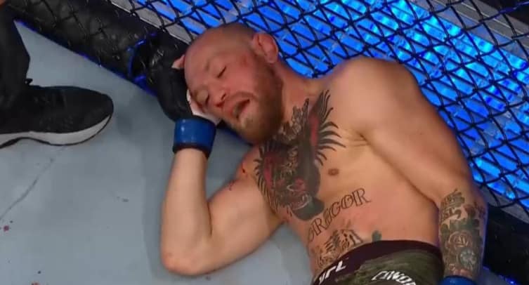 Макгрегор впервые за карьеру в UFC проиграл бой нокаутом