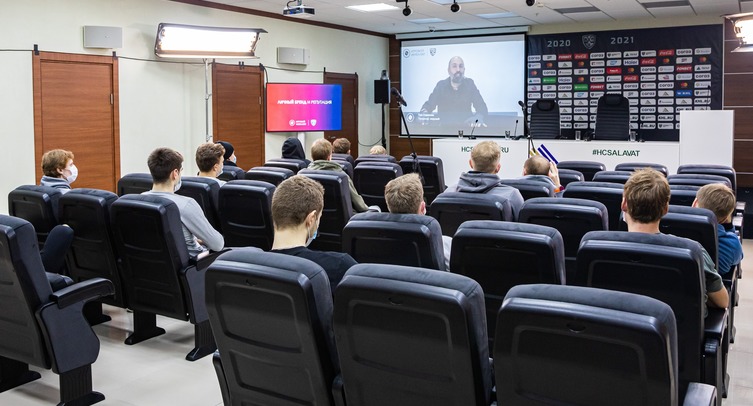 Топ-клуб КХЛ ищет главного тренера по объявлению