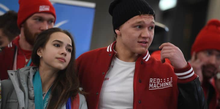 Капризов, которому приписывали роман с Загитовой, поддержал фигуристку на Кубке Первого канала