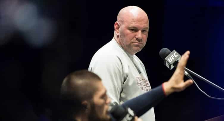 Кормье объяснил, почему президент UFC Уайт активно уговаривает Хабиба провести еще бой