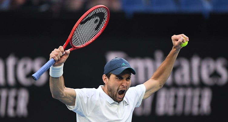 Россиянин Карацев стал первым полуфиналистом мужской сетки Australian Open