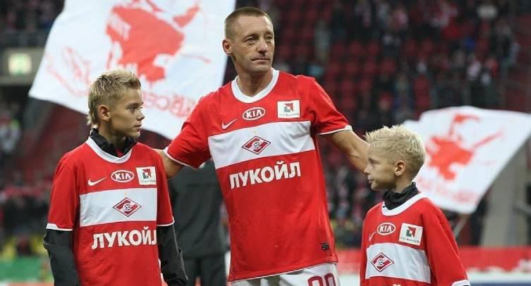 Сын Андрея Тихонова рассказал, как ему мешала «тень» отца