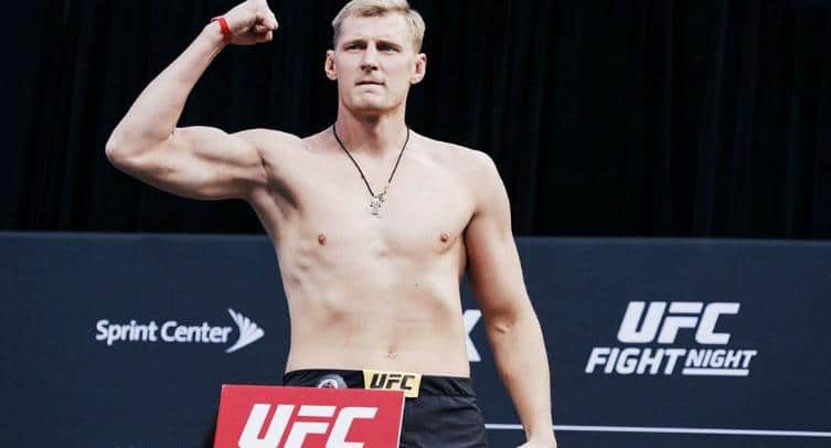 Тренер бойца UFC Волкова высказался рассказал о подготовке к Овериму