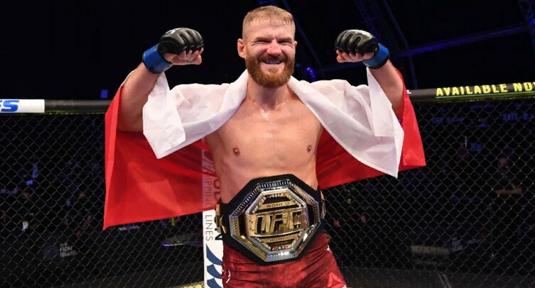 Блахович сенсационно победил Адесанью на турнире UFC 259