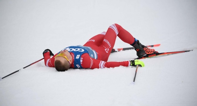 Большунов дал ответ норвежцам на обвинения в том, что он специально ломал палку Клебо