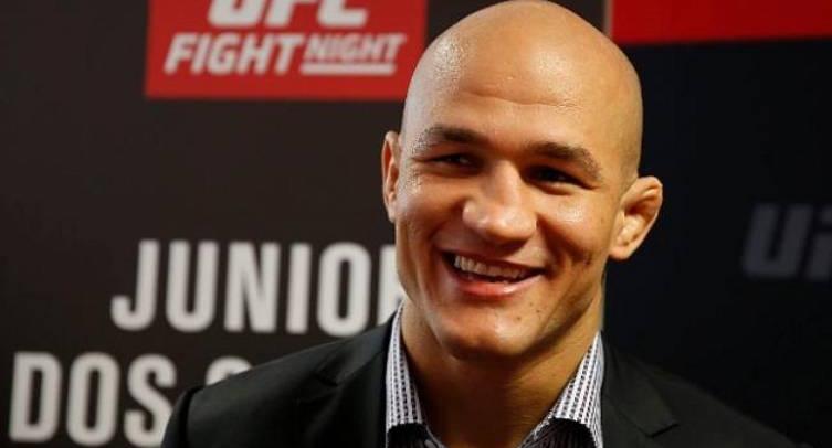Джуниор Дос Сантос драматично прокомментировал свое увольнение из UFC