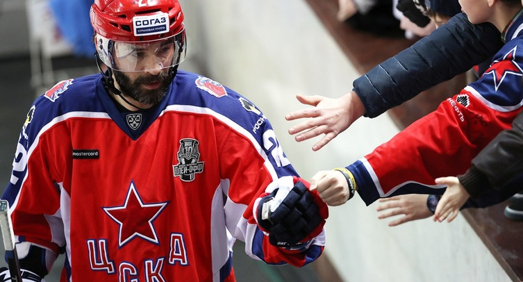 Форвард ЦСКА Попов стал самым возрастным хоккеистом в финалах плей-офф КХЛ