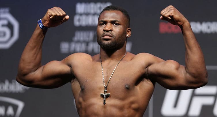 Чемпион UFC Нганну заявил, что готов к бою с боксером Тайсоном Фьюри