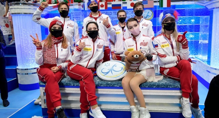 Олимпийская чемпионка Навка эмоционально поздравила сборную России с победой на командном ЧМ