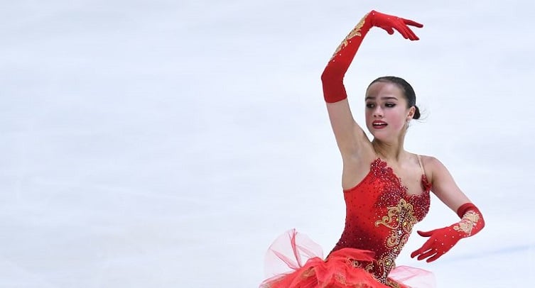 Оксана Баюл нашла плагиат в красном костюме Алины Загитовой