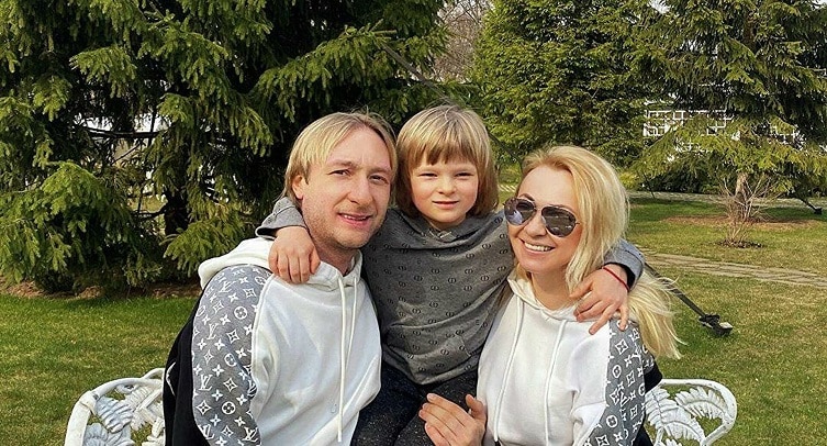 Отдыхающий на Мальдивах Плющенко заявил, что хочет домой