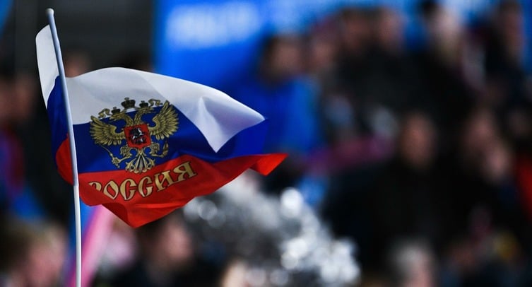 Флаг России используется при уличном оформлении Риги к ЧМ по хоккею