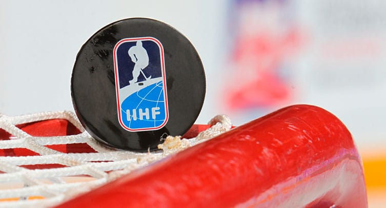 Мэр Риги намерен снять флаги IIHF, но оставить неофициальную символику Белоруссии