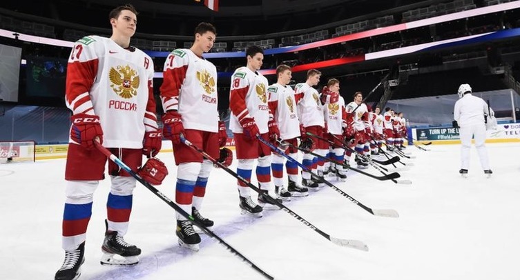 После полуфинала юниорского ЧМ с финнами играл гимн России, хоккеисты и тренеры пели
