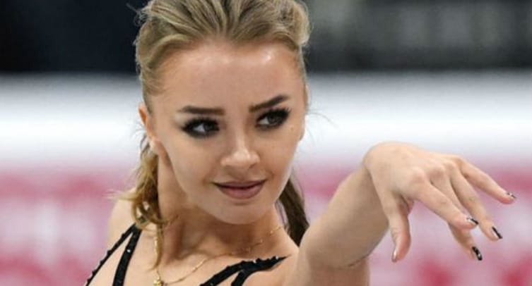 Фигуристка Степанова показала фото своего почти обнаженного красивого тела с отдыха на пляже