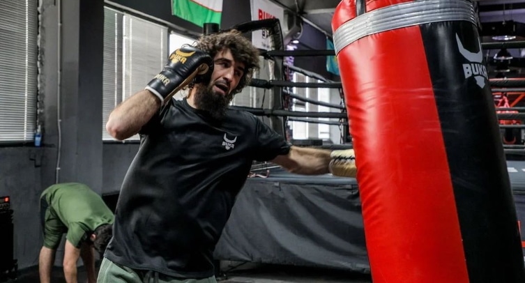 Тренер Магомедшарипова об исключении из рейтинга UFC: «Так они ставят бойцов на место»