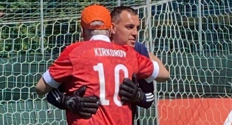 Киркоров не смог забить Дзюбе пенальти на тренировке сборной России