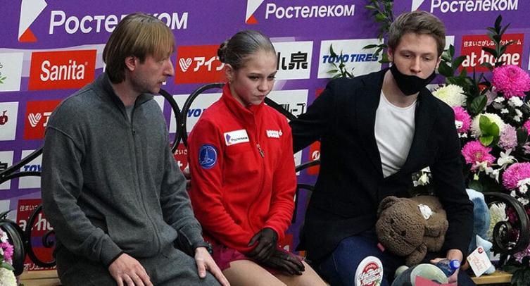 Александра Трусова официально перешла к Этери Тутберидзе от Евгения Плющенко