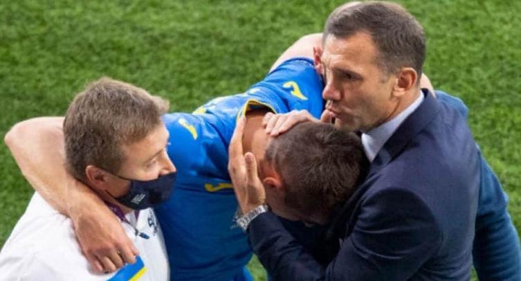 Нападающий сборной Украины Беседин пропустит полгода после травмы в матче со Швецией