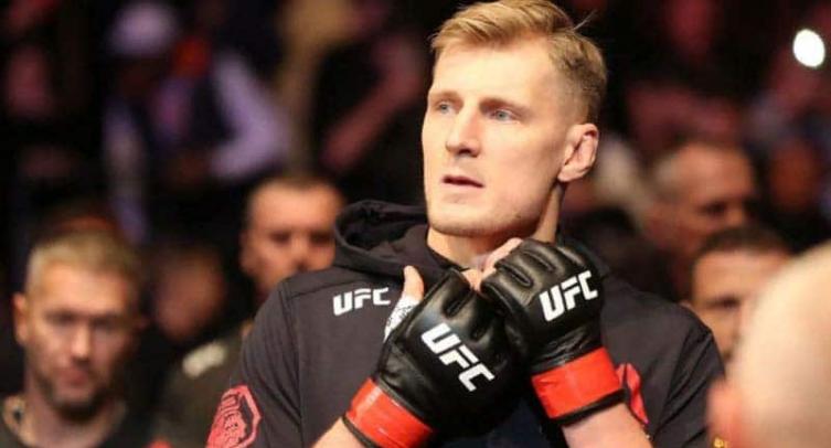 Волков остался в топ-5 тяжелого дивизиона UFC после поражения Гану