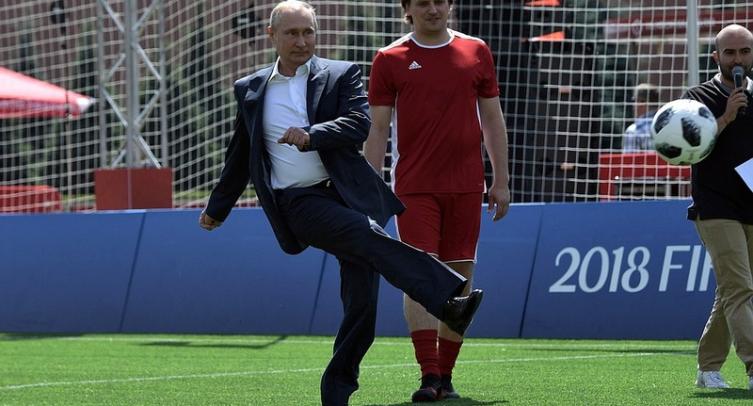 Путин отреагировал на победу сборной России над финнами прямо во время саммита с президентом США