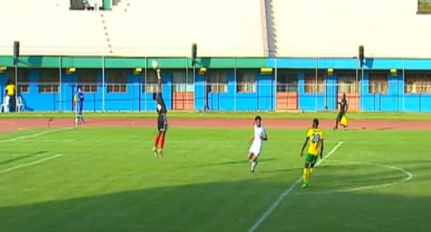 Сборная ЦАР пропустила 5 голов от Руанды. Голкипера заподозрили в сдаче игры (видео)