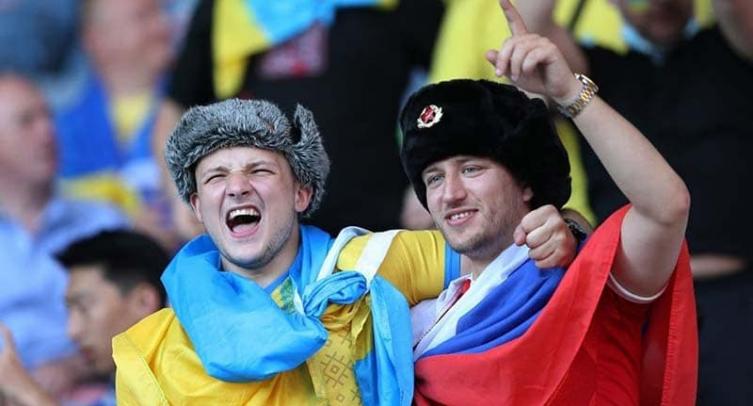 Болельщика с флагом России избили на матче Швеция — Украина. Видео