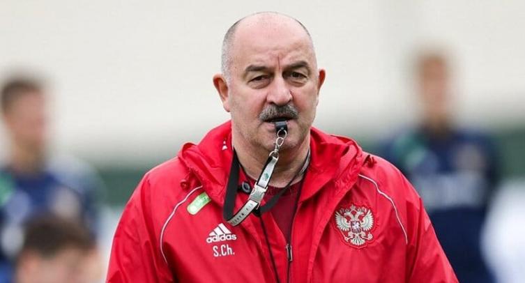 Черчесов прервал отпуск и вернулся в Москву ради переговоров по новой работе