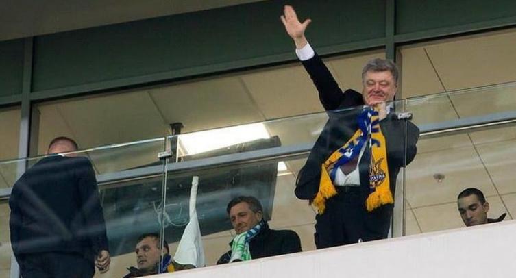Болельщики обвинили экс-президента Украины Порошенко в пьянстве после комментария о вылете сборной с Евро-2020