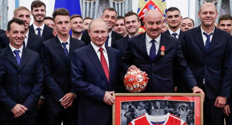 Черчесов расшифровал слова Путина про кадровые перемены в сборной России