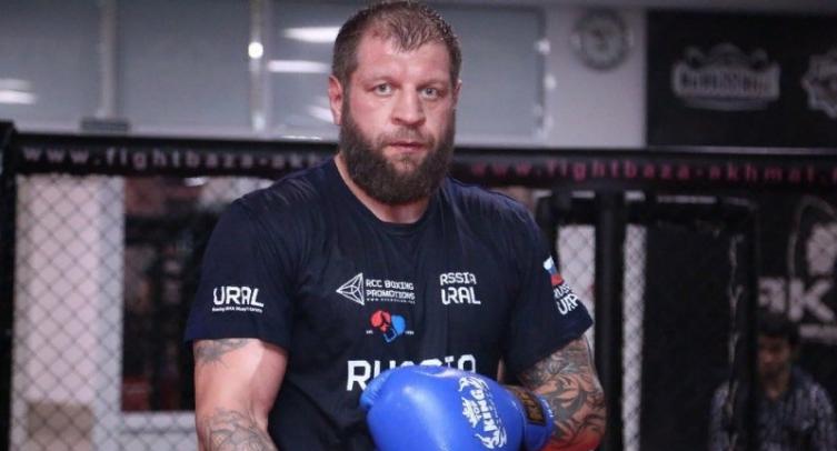 Минеев заявил, что своими резкими высказываниями Емельяненко «сжег все мосты с Дагестаном»