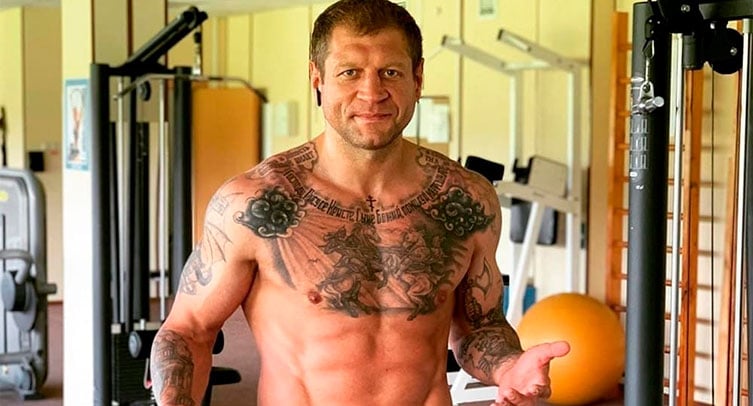 Александр Емельяненко начал продавать за деньги приветы и поздравления