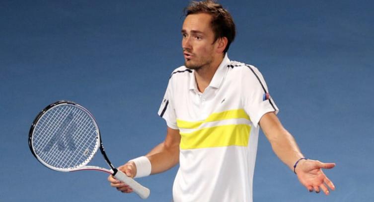 26 января Даниил Медведев сыграет с Оже-Альяссимом в 1/4 финала Australian Open