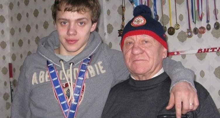 Дедушка Панарина рассказал, что в дестве звездный форвард НХЛ катался на коньках из мусорки