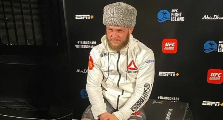 Бой Физиева и дос Аньоса перенесен на месяц из-за проблем с получением визы киргизского бойца