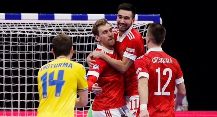 Сборная России в драматичной борьбе победила Украину и вышла в финал ЧЕ-2022 по мини-футболу. Видеообзор