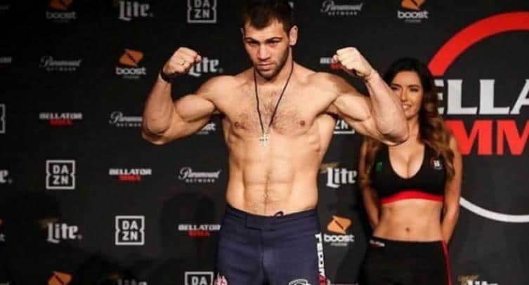 Боец MMA Токов заявил, что владельцы Bellator запретили россиянам драться за титул