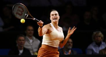 Арина Соболенко второй турнир кряду выходит в финал. Соперница – Ига Швентек. Фонбет дает 3,7 на победу белоруски в матче.