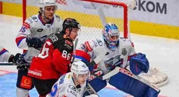 3 матч одной из центральных серий плей-офф. «Лада» принимает «Авангард».