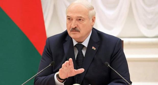 Лукашенко призвал запретить в Беларуси переводы в адрес иностранных букмекеров и казино