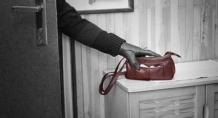 Белорус купил аккаунт в БК и украл 120 белорусских рублей. Теперь грозит тюрьма
