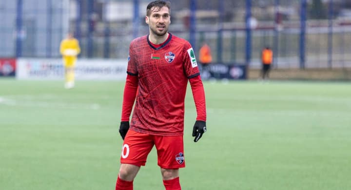 Александр Ксенофонтов: «Лучше играть на огороде, чем на искусственном поле»